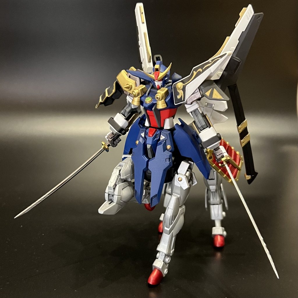 ケンタウロス形態バックパックを左右に開くことで、シルエットが放射状に広がって「強化形態」っぽく仕上がりました