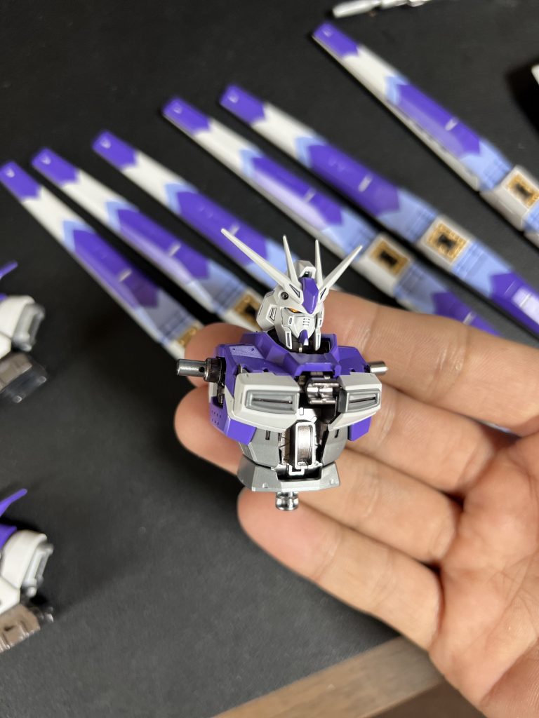 RG Hi-νガンダム–3枚目/制作者：ν