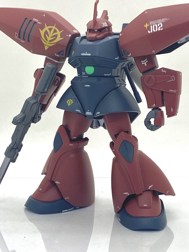 ウイングバインダーが相当大きいから横にしないと全体が取れないので・・・こちらがいつもの縦で撮った画像になりますがワインレッドの成型色は特に素晴らしいと思います。