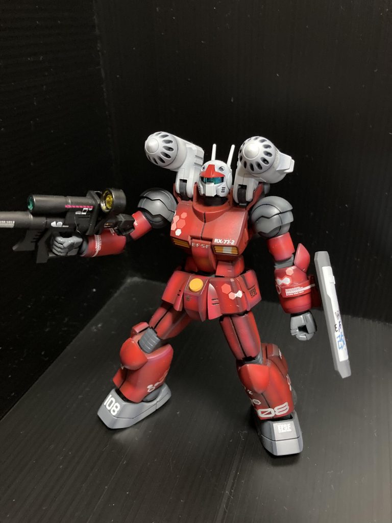 メインカメラのクリアパーツの裏側に100均で買ったキラキラのテープ貼ってます