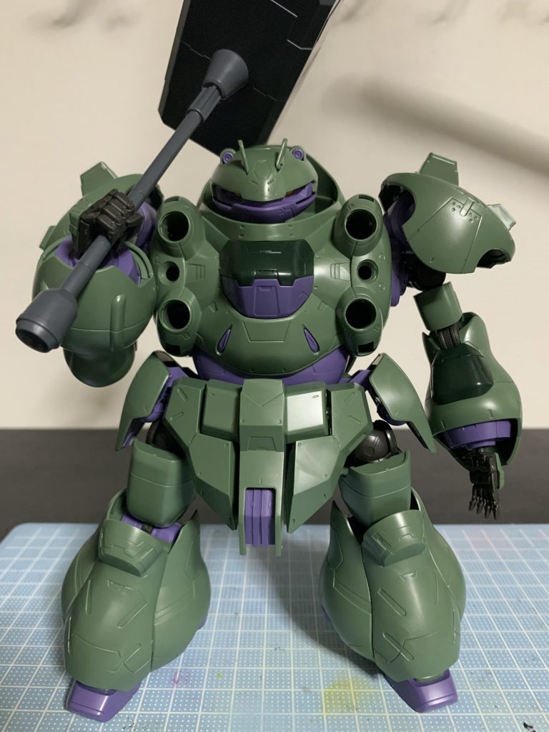 今回のサフはエヴォホワイトにグレーを少し入れてガイアノーツメタリックのブライトシルバー&プリズムブルーブラック&ゴールドを使用そこからガイアノーツ 各クリアーで色をつけつや消しを使用しました