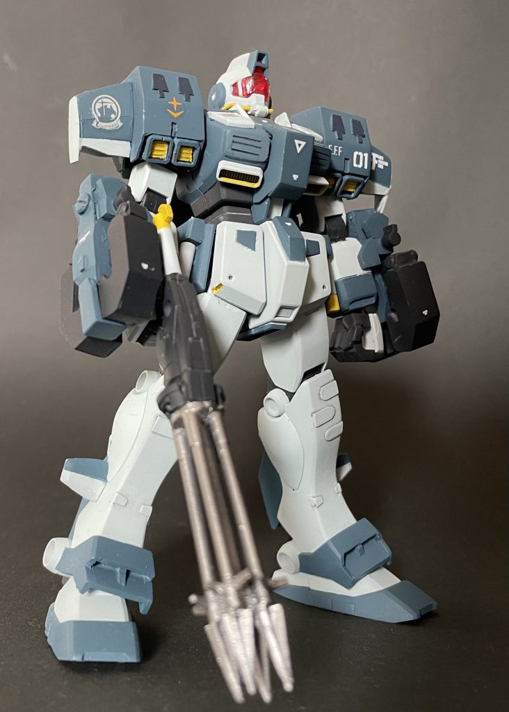 設定画ベースでスクラッチしましたが、顔面のカクカク感がどうも好みではなかったので、ジムコマンドベースのやや丸みを帯びた形状をベースにしました。