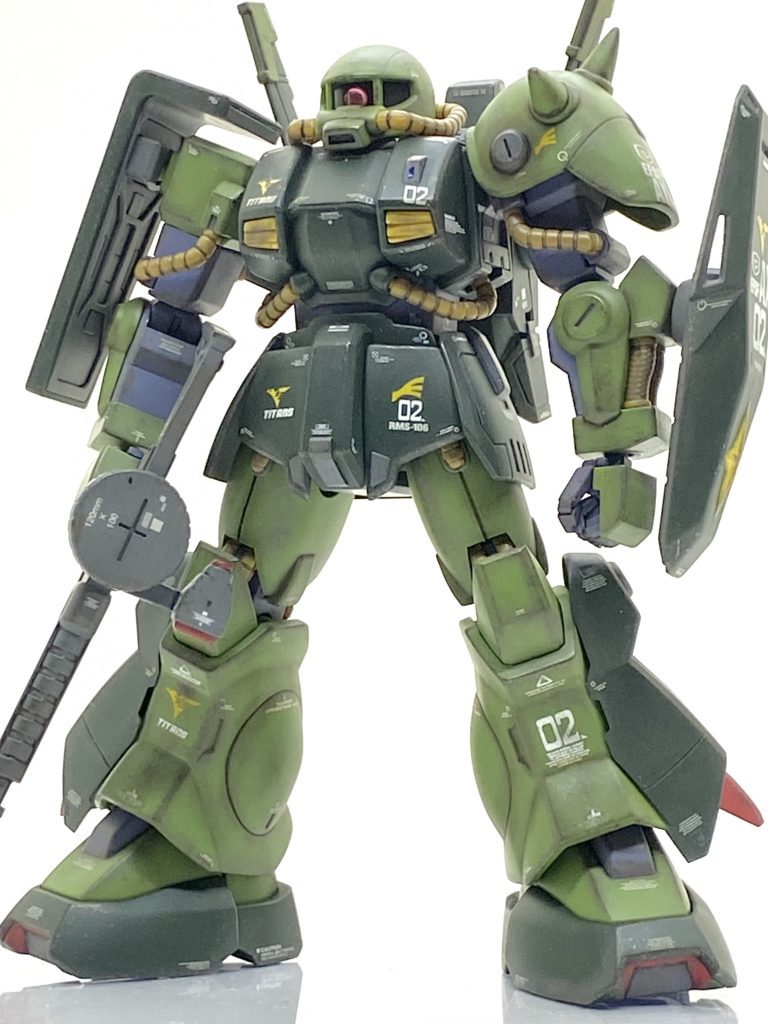 Zガンダム旧キットの武器セットも昔買った記憶があったのですが・・・どこを探しても見つからなかったのでミサイルポッドとヒートホークは無しです。柔らかい素材のパワーサプライヤーのパーティラインも大変消しにくく苦労しました。