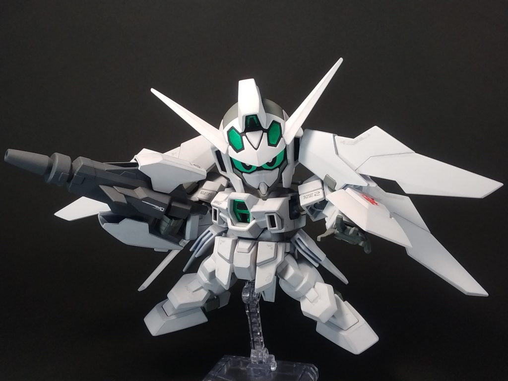 トップ絵と同じ写真です。今回はヘルメットと足の目立つ合わせ目は処理しました。4枚羽の可動化が思ったよりも効果大で、ポージングの幅が広がりましたね。MGのAGEIIマグナムのパケ絵っぽくしてみようと、開き手を使ってみましたが、流石にあそこまで大胆なポーズは難しかったです😅