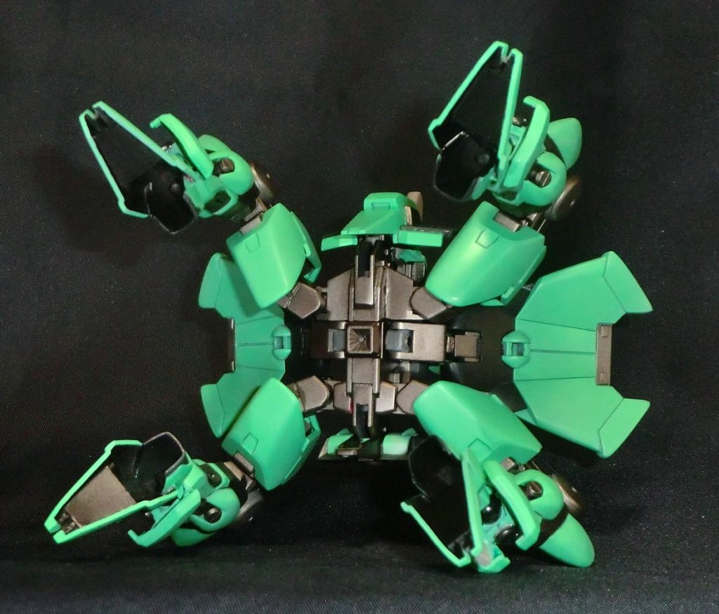 一応、スキュラ砲口はついてます。宇宙空間でしか使えませんが