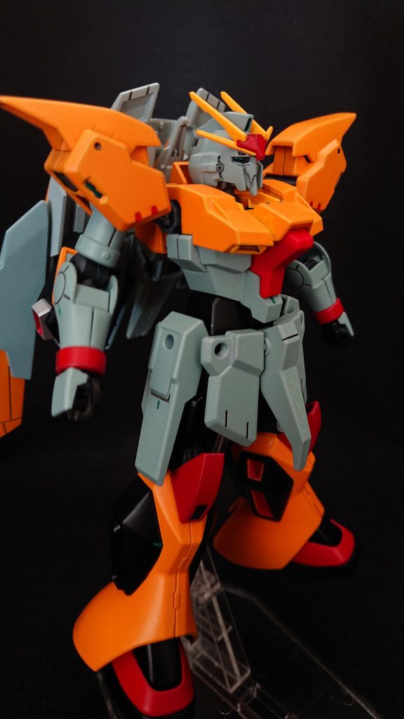 ライトニングの足は少し細い気がしたので、R・ギャギャの足に変更しボリューム感を出してみました