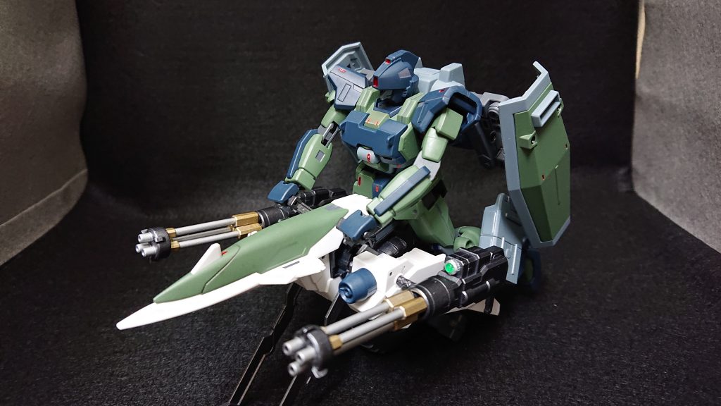 メテオホッパーの機動力を生かすため、本体の武装は少なめセンサー部分マシマシで、武装のガトリングはメテオホッパーに装備することにしました