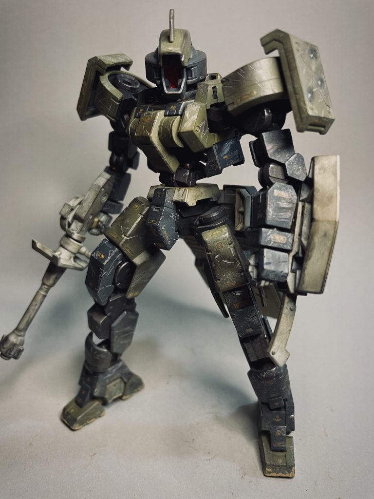 各部に擦り傷、ショルダーに銃撃跡のダメージを追加。