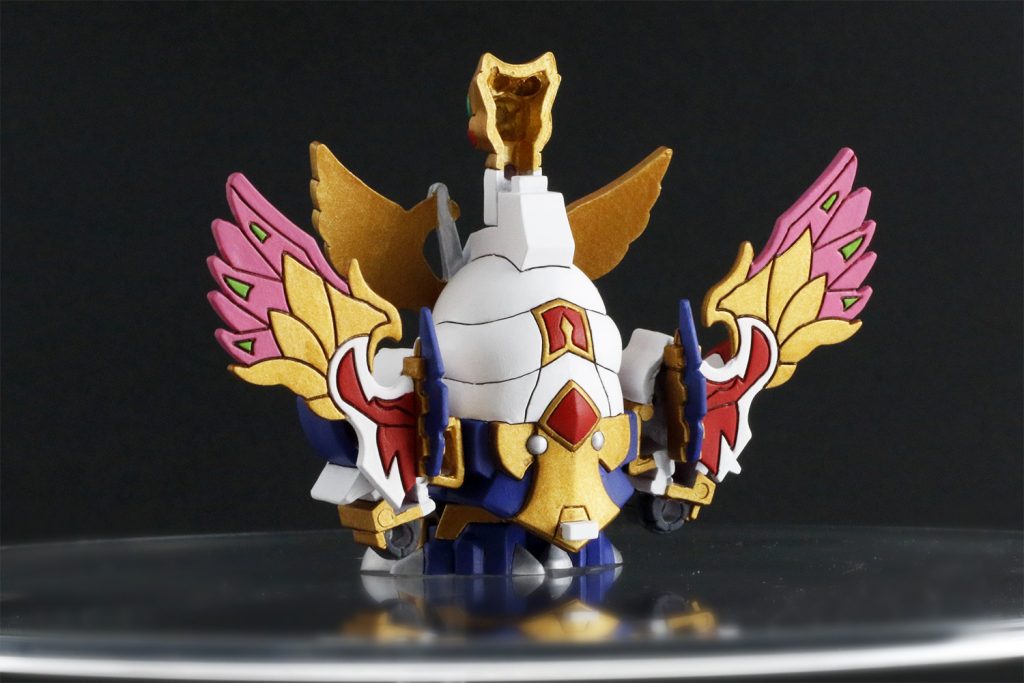 背面から。トレードマークの翼、魔破閃光翼(マッハ・ビームウイング)のデフォルメ具合が絶妙。