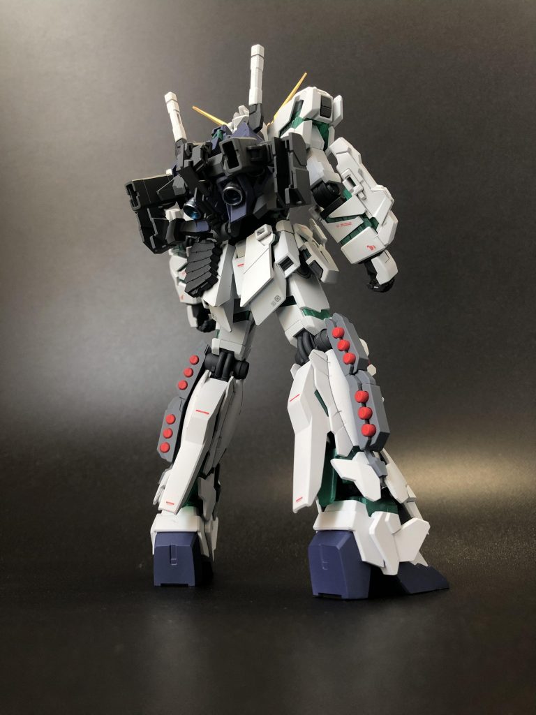 武装をはめる前に撮影しましたが、武装のはめ込みがきつく、一度でも付けてしまうと塗装がボロボロになって武装を外せなくなってしまいました😭😭😭。