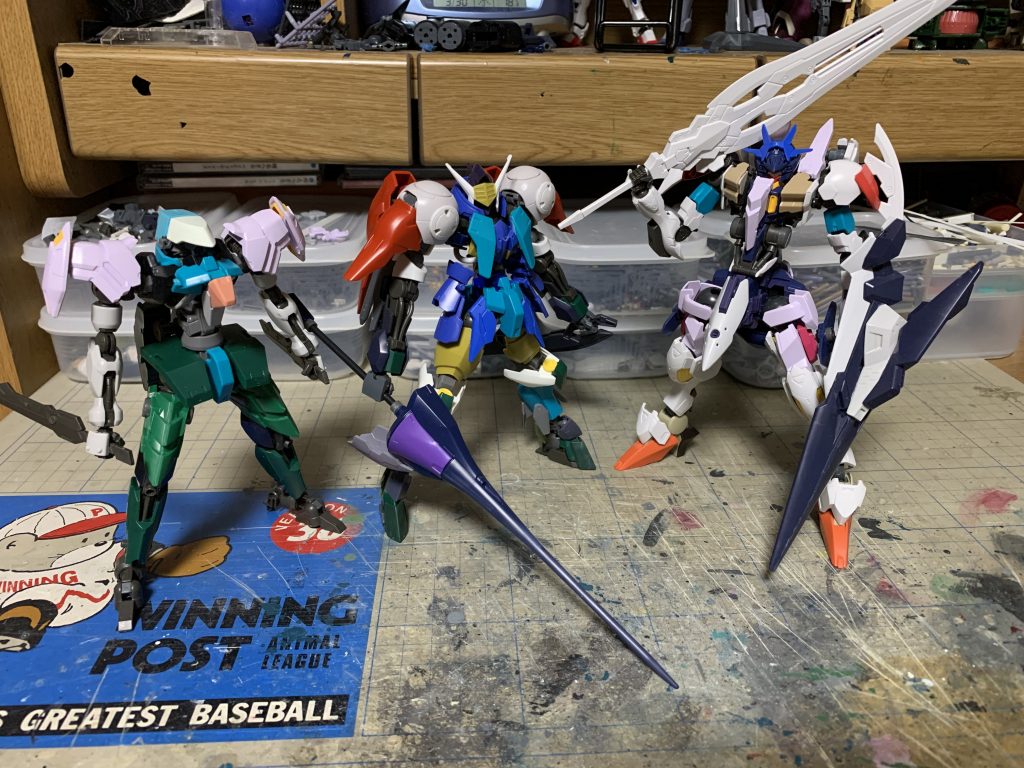 長い時間かけて思い付いたことを好き勝手にやっていった結果、今の形に落ち着きました。その間に同じように作りかけがたまっていくのでなかなか進みません(アホか)。今回はようやく踏ん切りがついたので塗装して完成としました。塗装はサフ無しで筆塗りしています。ご清聴ありがとうございました。