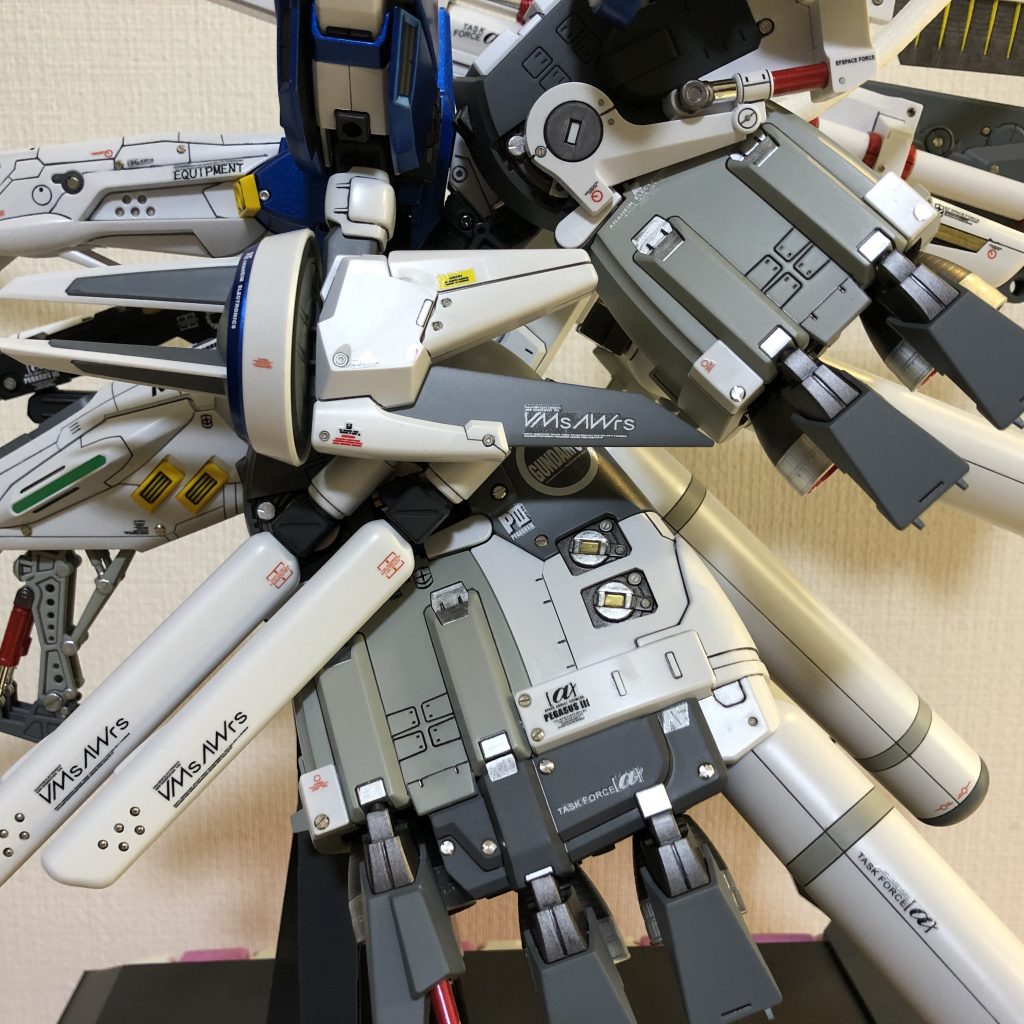 お気に入りはバックパックとバーニア部部分的に色分けしたら、見違える(自己満)感じになりました。
