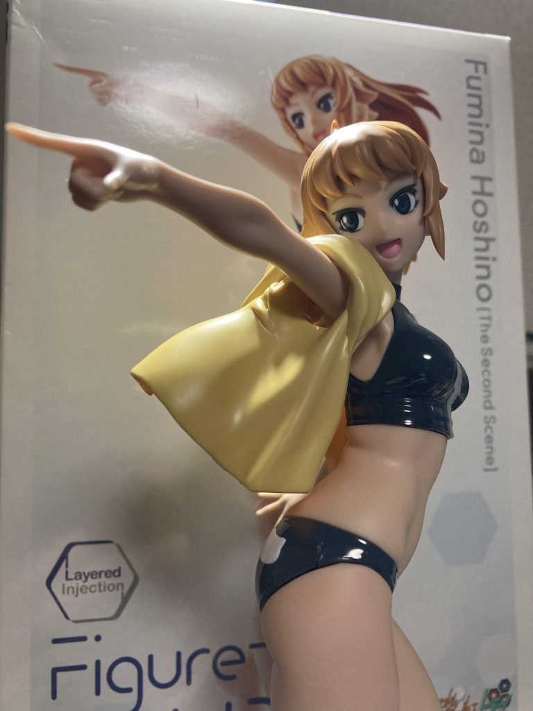 別のフィギュアライズのフミナ先輩の余剰パーカーを適当に移植この角度なら合わせ目が目立たない