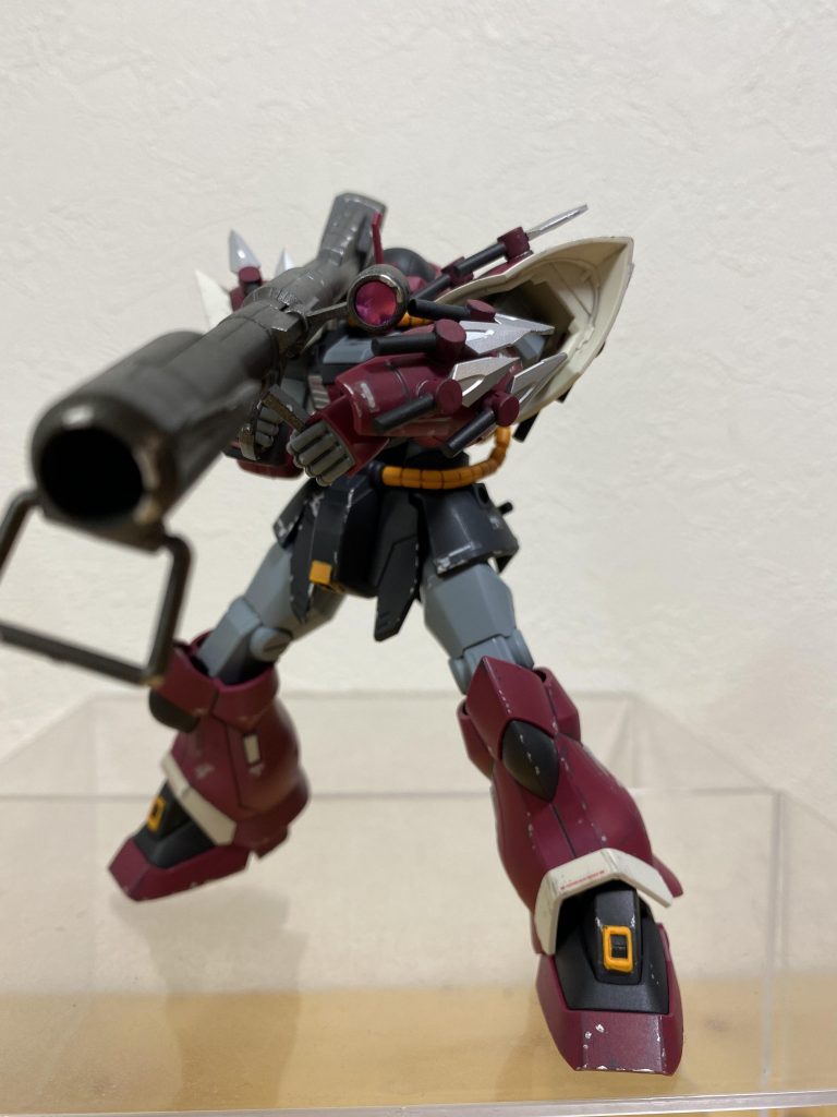 ジャイアント・バズも肩の引出し関節で難なく保持できます。素晴らしいと思います。