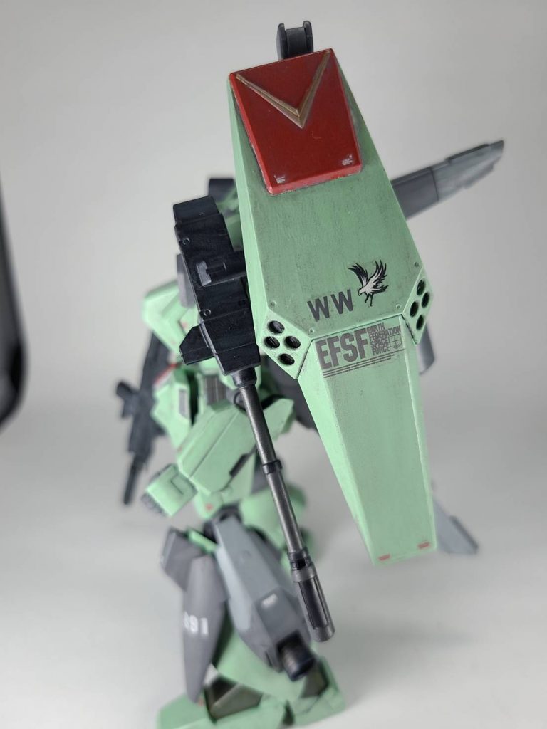 シールドはA2型、J型、M型、R型にみられるタイプのものです。