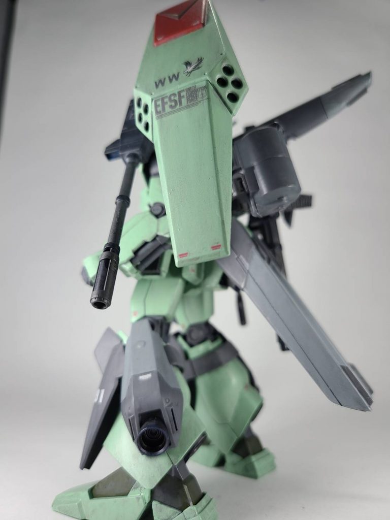 ちょっと見づらいですが左腕部にM型のビームサーベルを移植しています。