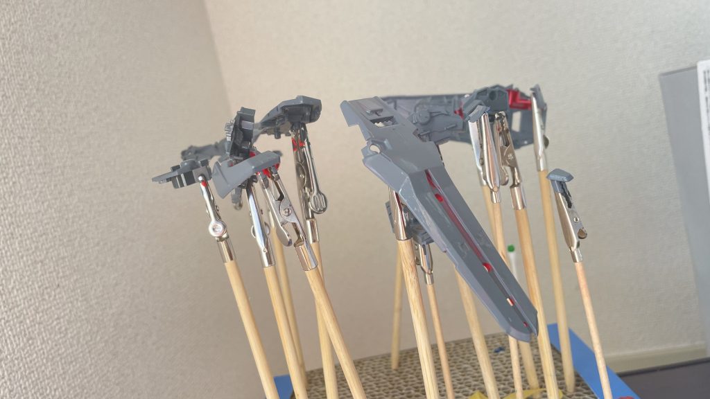 各カラーリングの塗装前にサーフェイサーを施してます。