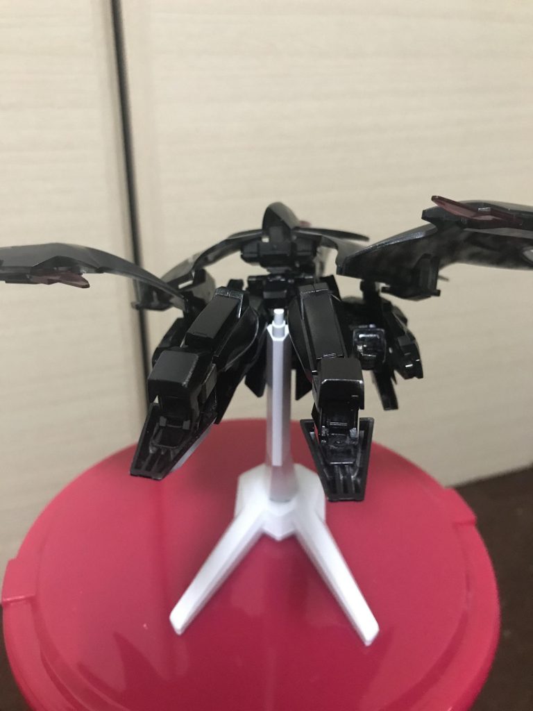 ストライダー形態その1の背面変形の仕方が一部変更してまして、腰をWガンダム同様180度回転させます