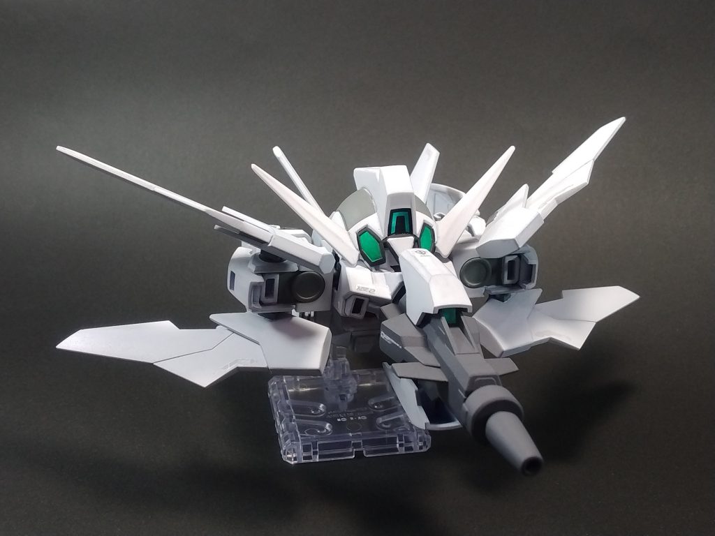 別アングルも。大胆な差し替えで頭上半分が別パーツになっているので、違和感なくまとまって見えます。