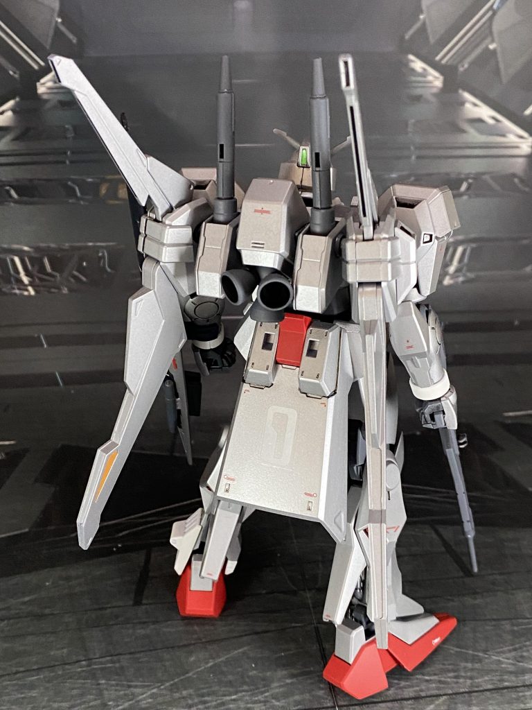 リアルでたくましい後ろ姿。