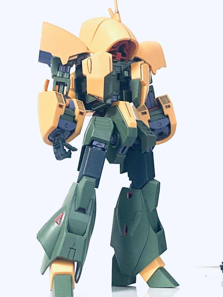 １)肩を小さく２)胸を大きく３)太ももを長く、太く