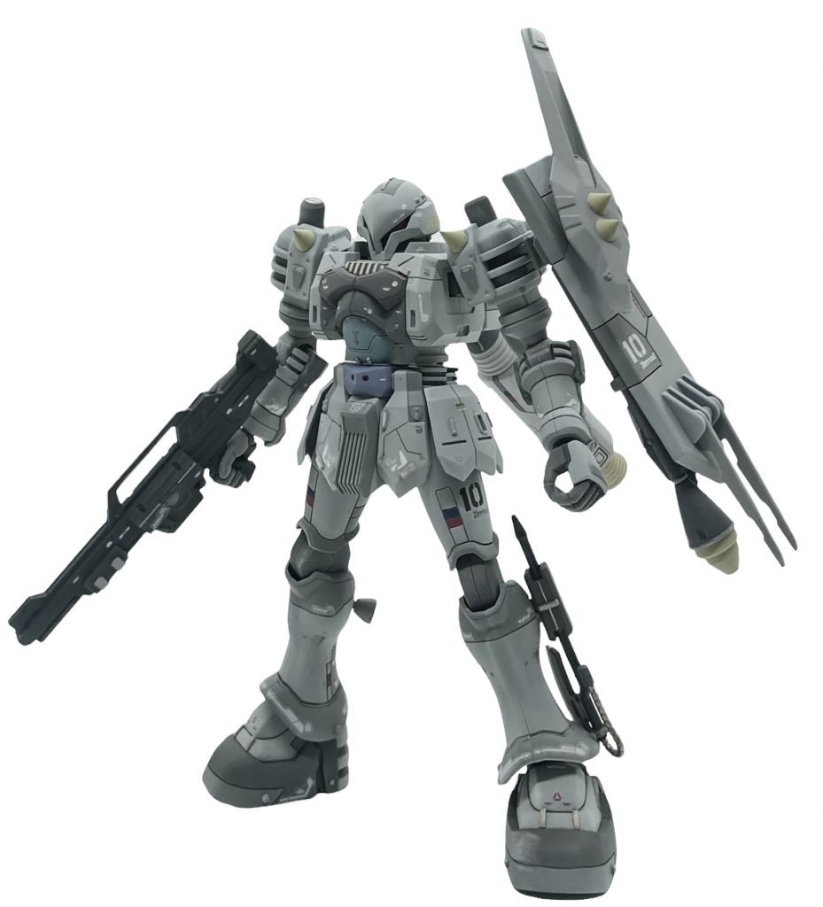 武器はザクマシンガンだと思いますが、ジャンク品なんで欠品でした😭とりあえず前回作成したムーンガンダムのビールライフルを持たせちゃいました。結構しっくりきて気に入ってます😊