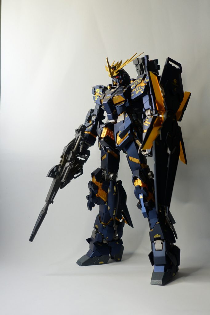 サイコフレームも調色したオレンジで塗装しました。