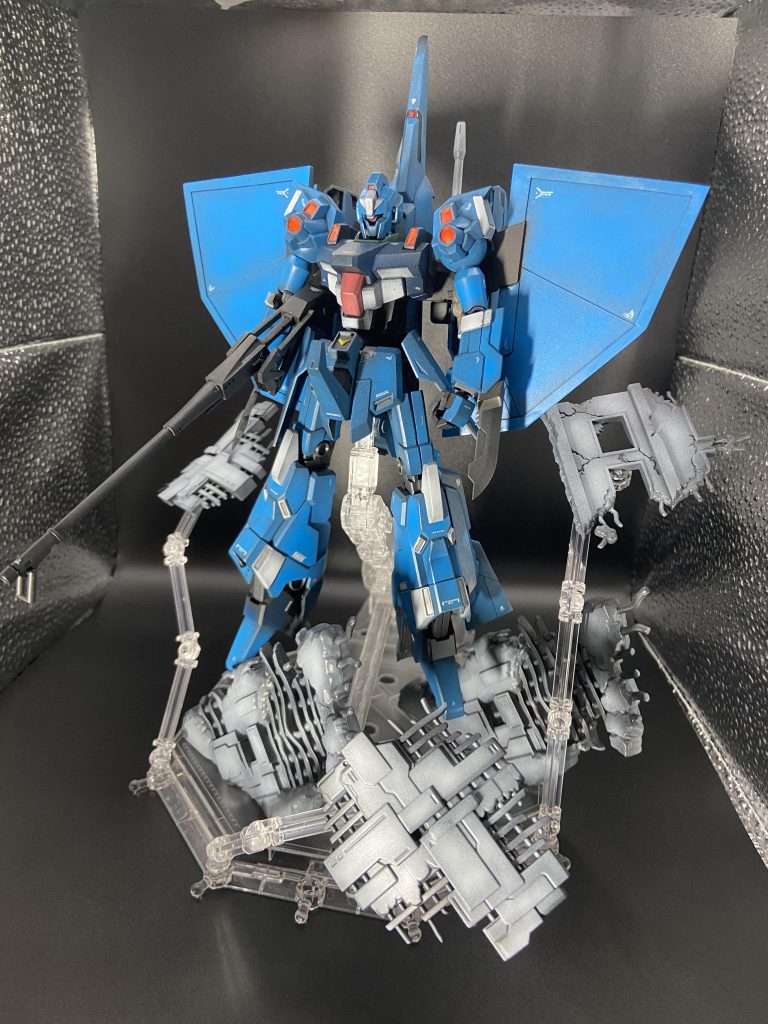 デブリ宙域に潜むジオン残党を処理する本機。敵MS鋭意製作中