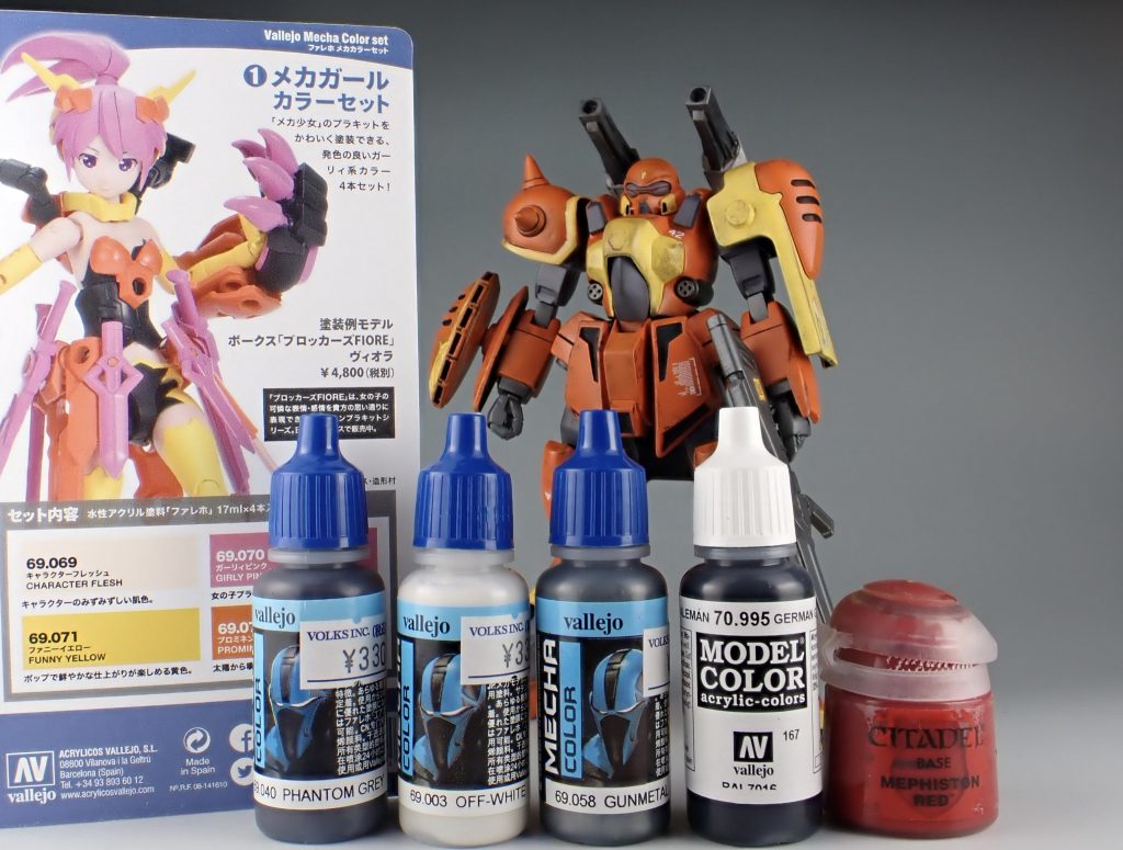 ファレホのメカガールカラーセットをメインに塗りました。シタデルの赤はカメラアイに使用。