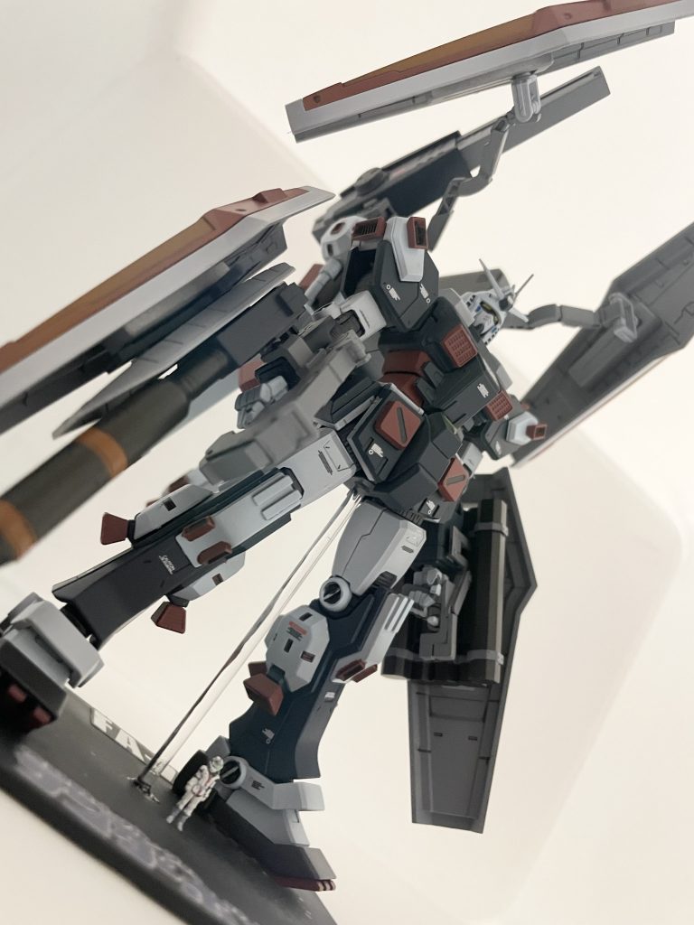 特に改造はほとんどして無いですが、バーニアや塗り分け箇所も多く大変に感じますね。