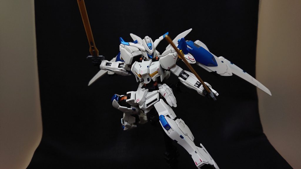 鉄血系では2つ目ということで、今回は色の対比とセンサー部分の増量をメインに作成してみました。成型色をそのままにしたのは今回が初めてだったのですが、悪くない感じだったので今後は素材の味を生かしていくのも選択肢の一つにしていきたいです。では、最後までご覧いただきありがとうございました