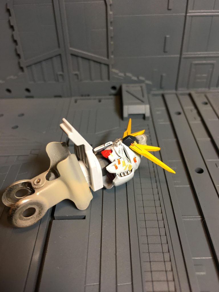 ピントが合わなくて、これの撮影が一番大変でした。。。ちなみに目を覆ってるシートはサランラップに水性塗料塗ったものです。サブカメラ？（頭の）シートもラップです。メインカメラのシートに比べると透明度があったので両面テープでラップを張り付けただけです。閲覧頂きありがとうございました。