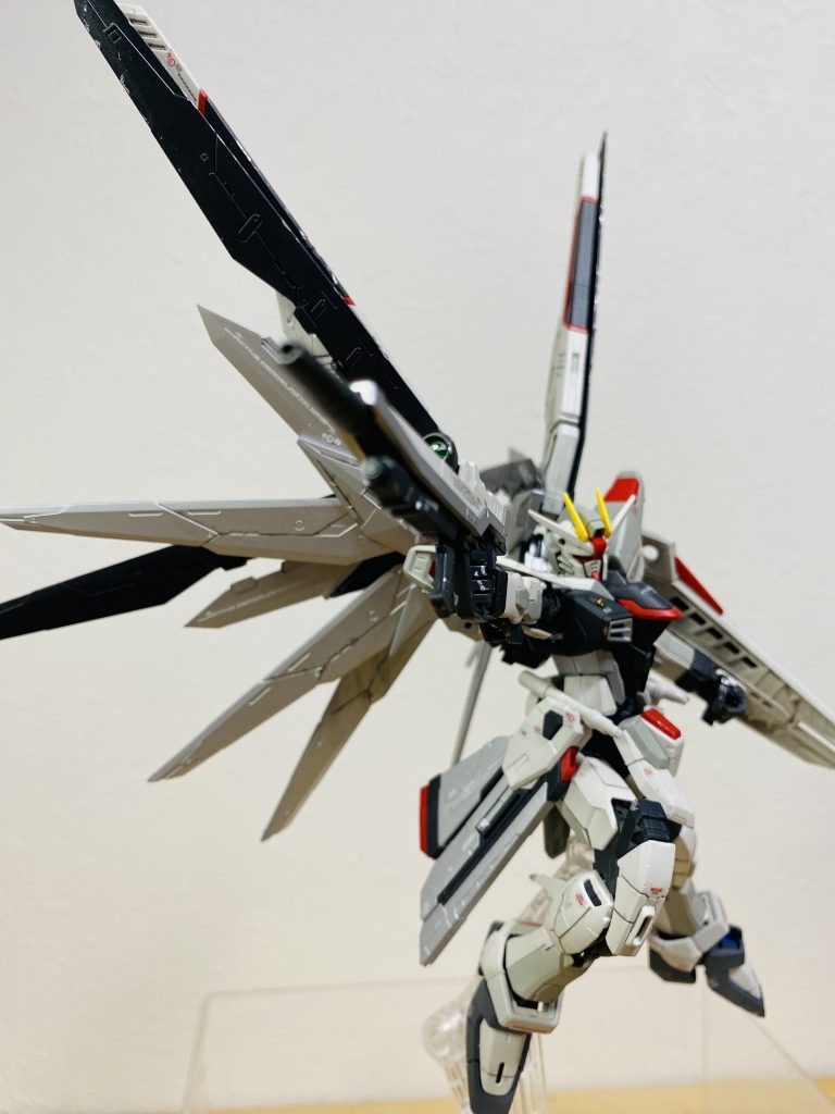 タミヤのシルバーリーフとラバーブラック、インシグニアホワイトがメインです。