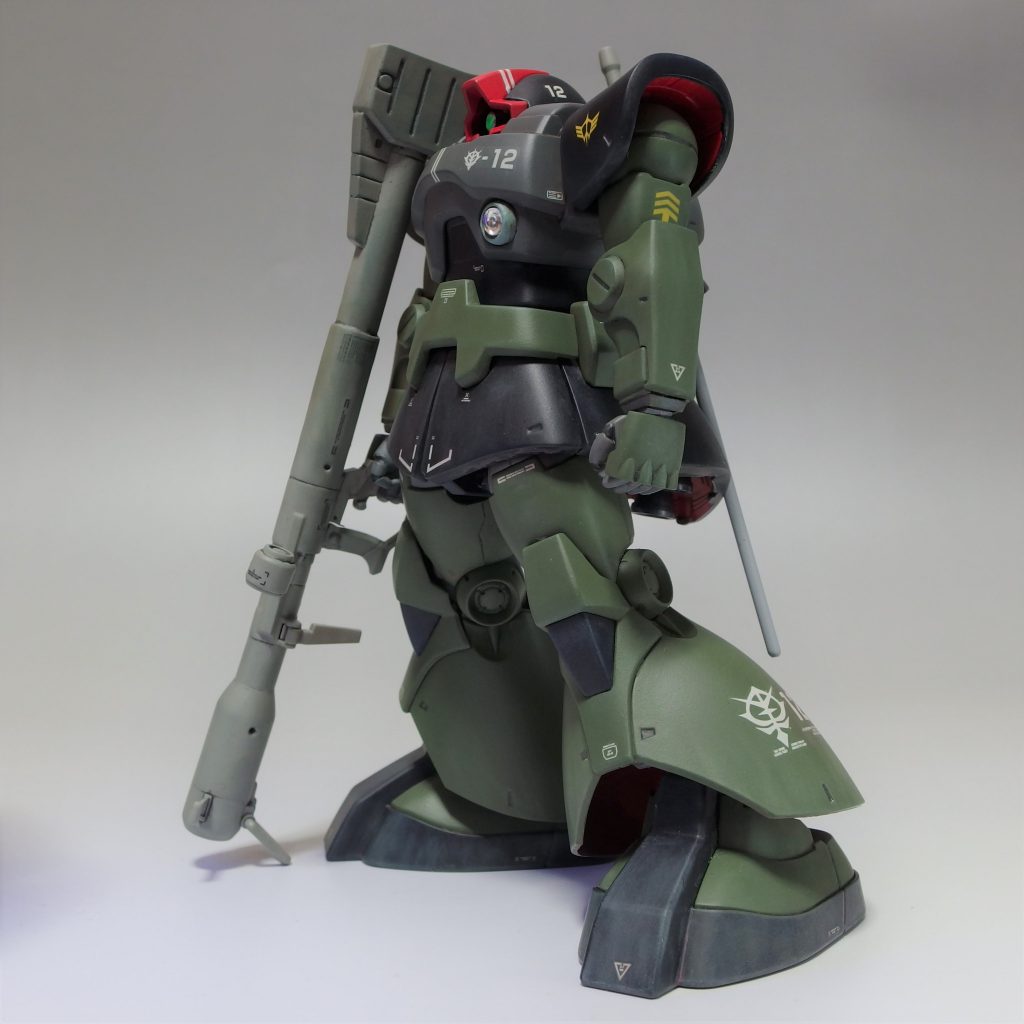 オリーブグリーンとダークブルー。なかなか似合ってるのではないでしょうか。