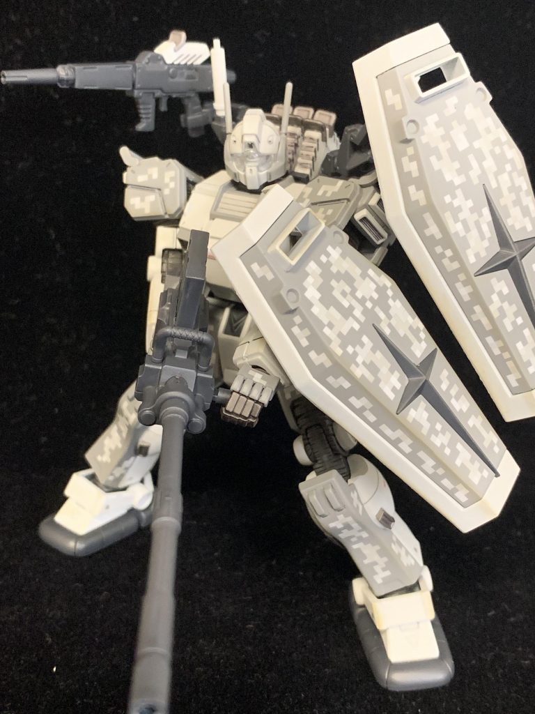 みんな大好き180mmキャノン砲を構えるとこんな感じに。