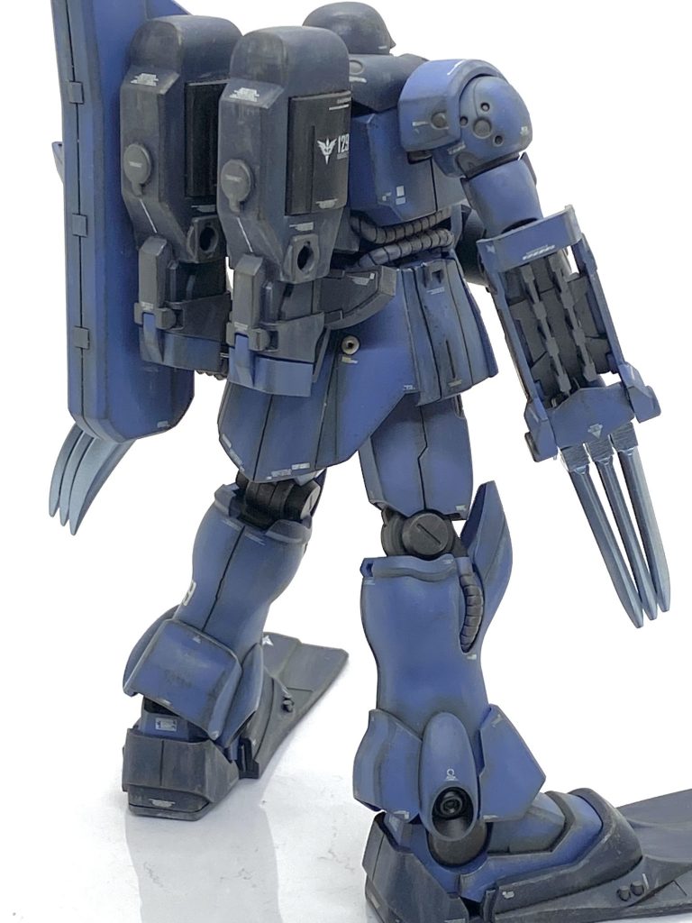 ゼー・ズールは色合いのせいか忍者的なイメージがあり、ナイフとネイルの部分には冷たい感じのアイスシルバーにして隠密部隊的にしてみました。