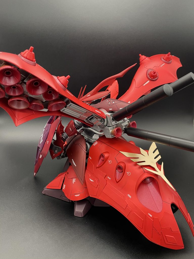 ネオジオンのエンブレムをプラ板で自作してくれました。