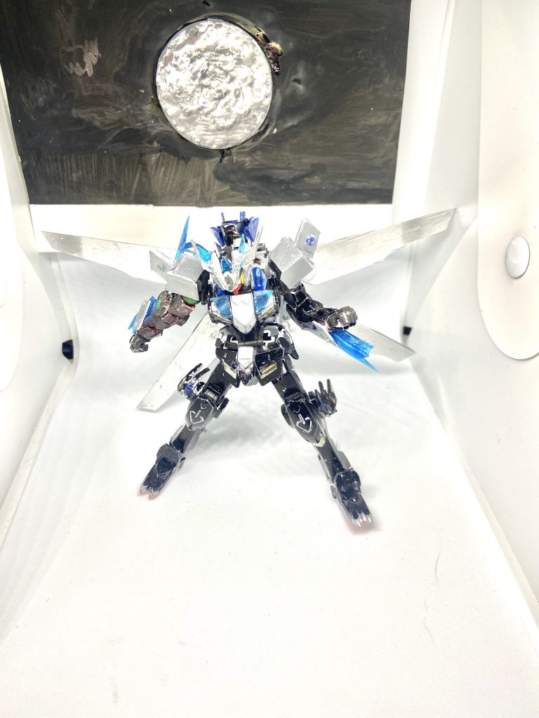 本機最大の特徴はサテライトシステムが導入されていること太陽炉部分に取り付けられているが本来はサテライトキャノンを撃つために用いられるが本機は別の使い方をしている、サテライトシステムのパーツはプラプレートとプラ棒を使っています。