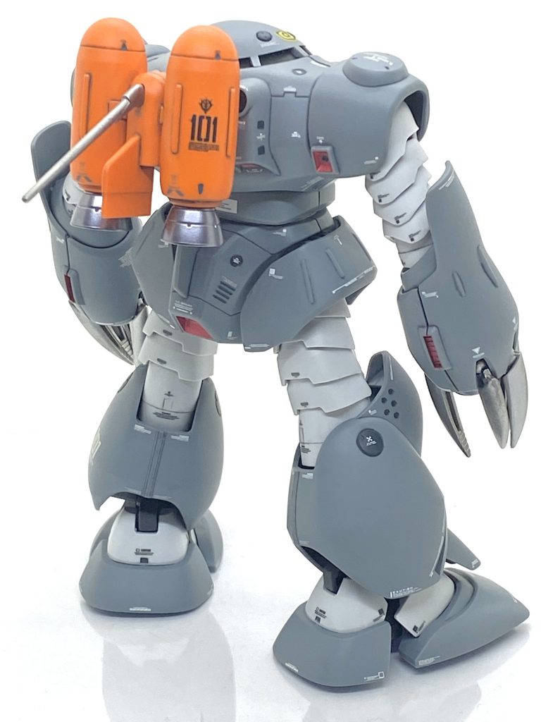 シャア専用ズゴックを作りました時にビルダーズパーツのジェットパックを付けたのですがズゴックEを参考にしました。ジェットパックの推力を限界まで使って北極基地に強襲するシーンは今でも印象に残っています。