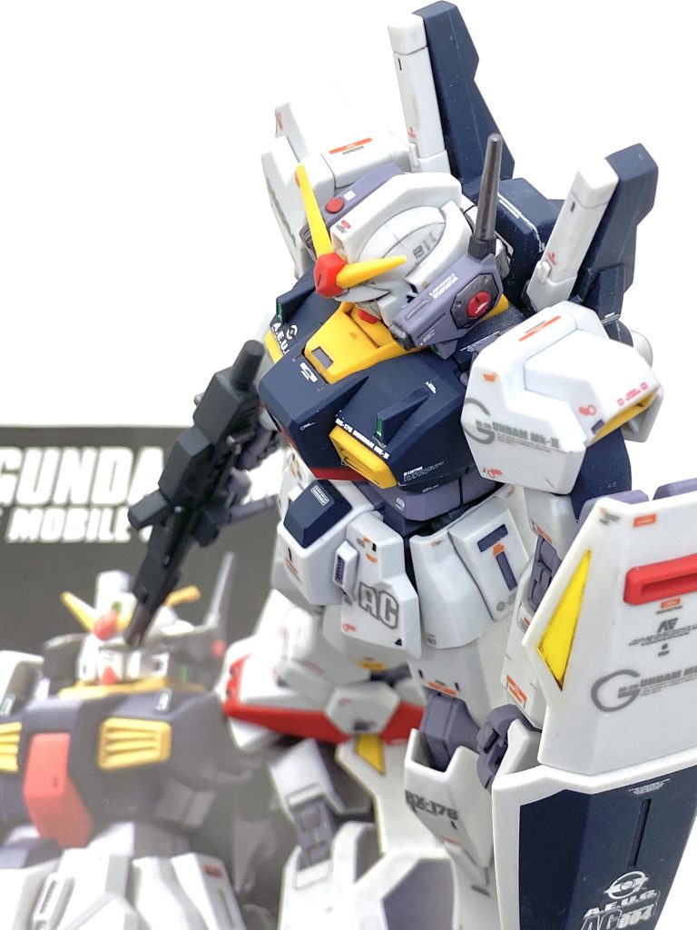 最後は説明書と。ガンダムMk-IIを最初に見た時は筋肉質のごつい感じながらもガンダム顔で「これが新しいガンダム・・・正解なんだ」と思いながらもZガンダムの本放送の活躍を見てました。当時の1/144や1/100も中々良く出来ていて、変形する為に胸がやたらと大きい1/100のZガンダムよりもガンダムMk-IIの方が遥かに気に入っていました。REVIVE版はZガンダムも差し替え変形の為に相当完成度が高いのですがガンダムMk-IIもパーツ分割、可動範囲共に負けていなく主人公機なので気合の入った好キットだと思います。REVIVE版のティターンズも在庫にあるのですが・・・旧HGUC版も在庫があり合わせ目こそ多いですがプロポ―ションはREVIVE版の劣らないので、そちらを先に作るか考えている次第です。ご覧して頂きありがとうございました。