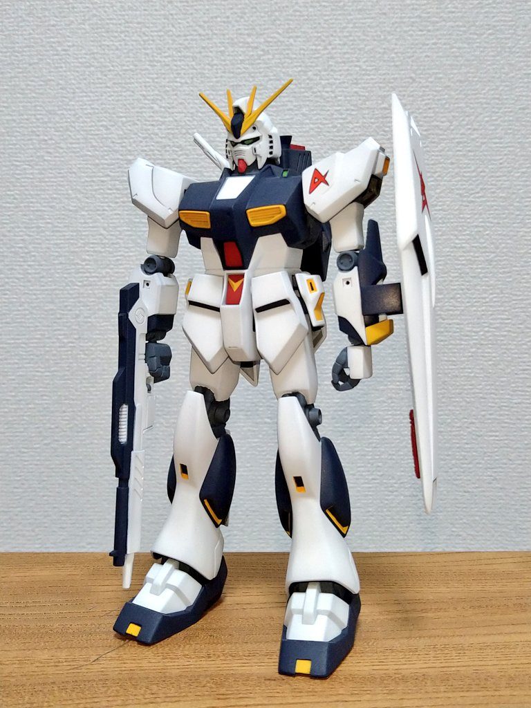 無改造の旧キットνガンダムです。