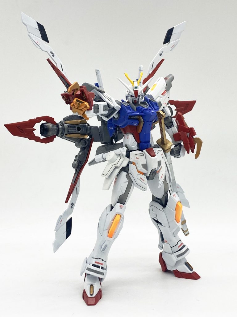 展開しゴッドガンダムのようなシルエットにもなります