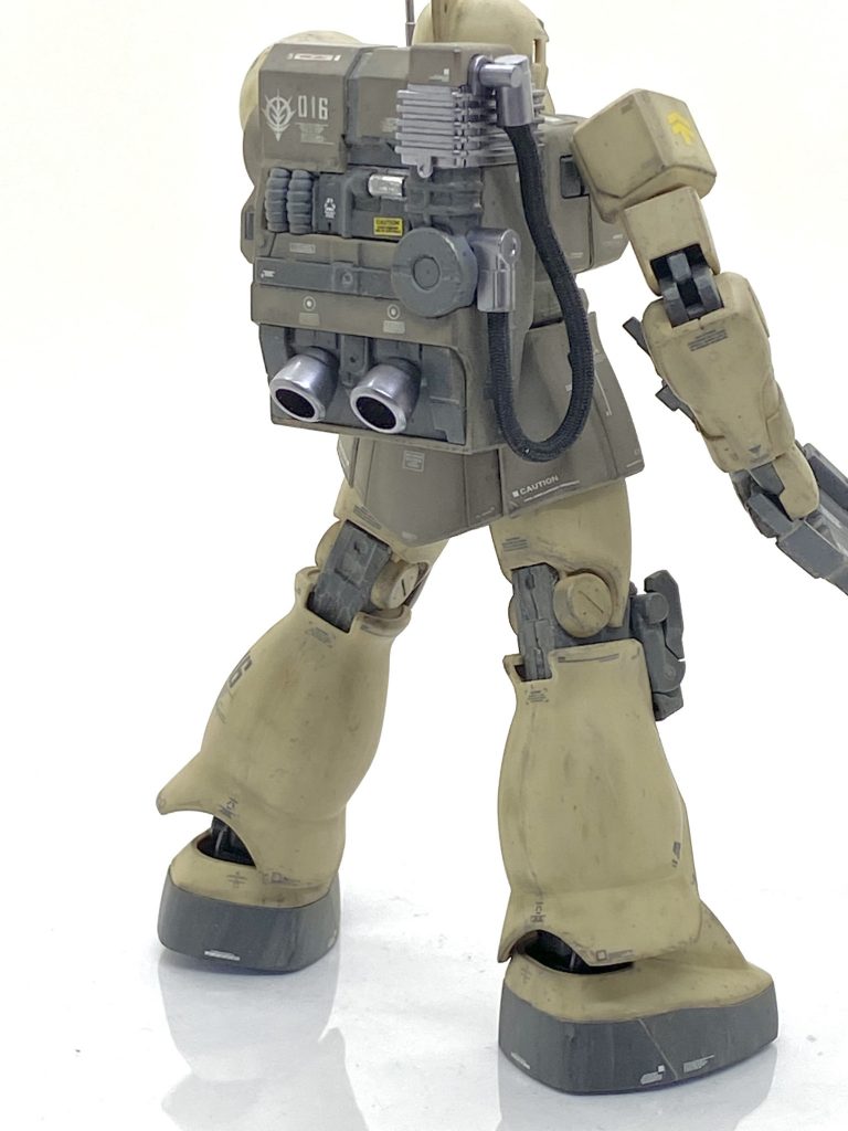 もう一つの特徴でもあるサブジェネレーターを搭載した大型のランドセルもメカニカルな感じを出したかったのでマスキングで塗り分けました。特にコンプレッサーっぽい部分をメタリックにするだけで相当イイ感じになり、気に入っています。