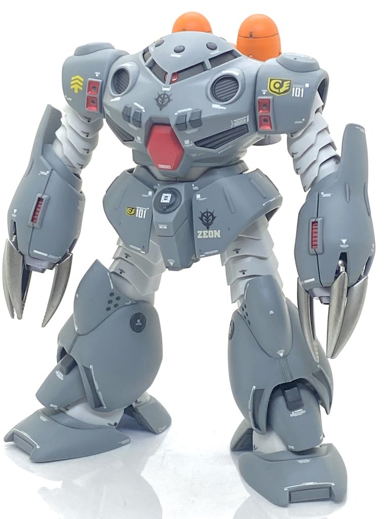 HGUC ズゴックEを成形色仕上げ＋αで作ってみました。ズゴックEもHGUCでは初期のキットに辺りますが手足の蛇腹は全て別パーツで色分けも中々良く、先行して出されたズゴックのフィードバックが出来た良いキットだと思います。ポケットの中の戦争の冒頭ではハイゴックと共に大暴れするのですが・・・アンディ機はやられてしまいシュタイナーが咆哮したシーンは印象に残った方も多いと思います。旧キットのズゴックEも作った事があるのですが中々の良い出来で0080シリーズはハズレが無いイメージが出来ました。ズゴックEもカトキ風のは中々見ないので成型色を活かしながらジオノグラフィと統一感のある物を目指して作ってみます。