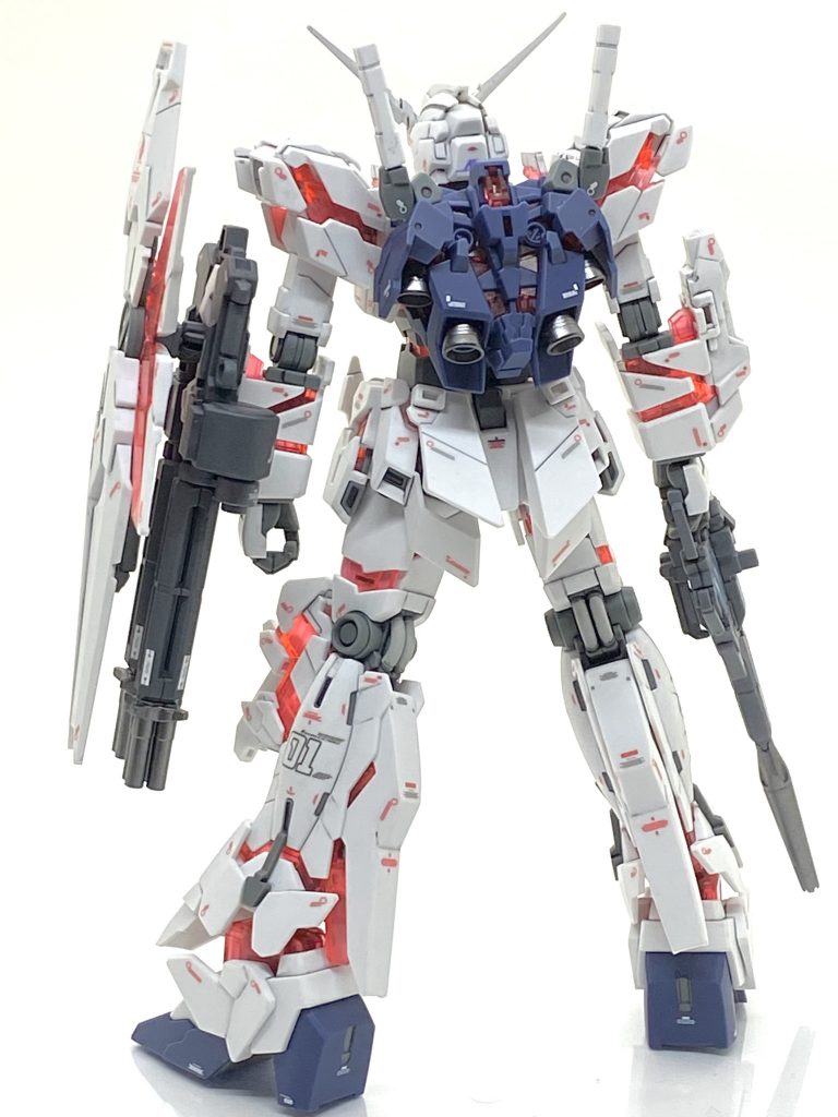 塗装箇所とカラーレシピアンテナの角、肩のセンサーの白→(クレオス)旧ガンダムカラーホワイト17アンテナの角の黄→(クレオス)新ガンダムカラーMSイエロービームマグナム→(ガイア)メカサフ ライトビームガンドリングガン→(クレオス)エクストラダークシーグレービームマグナム、ビームガンドリングガン先端→(ガイア)フレームメタリック(1)太腿上部、アンテナの基部等のグレー→(クレオス)ニュートラルグレー