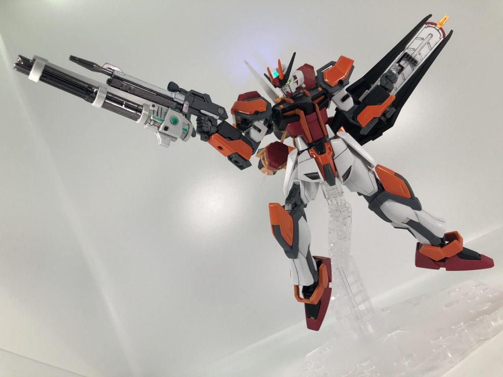 ゲーム内でムウが使ったとされる物が元ネタですが。コーディネーターではないムウらしい堅実な戦い方をイメージしています。シャアレッドが思いの外ピンクで、若干ストライクルージュ感が出てしまった感は否めませんが、アサルトの銘に相応しい雰囲気になったのではないかと思います。