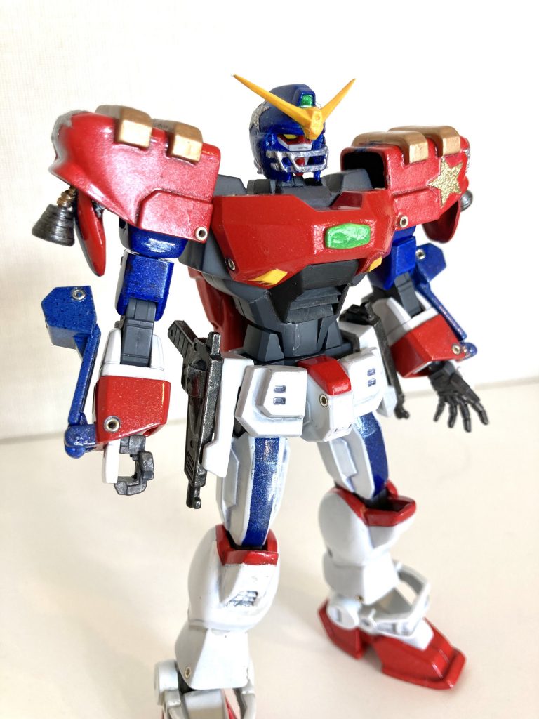 頭部・肩アーマー・肩ブロック・胸・ふくらはぎ・足・コアランダーは旧キットより、顔・腕・胴体・太もも・各関節はAGEのものを使用しています。肩アーマーは切り離してエポパテで延長し、軸を追加して可動式に変更、バーニアは別パーツに交換しました。