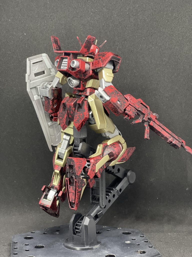 ミキシング的には胴体と腰部がどちらも凹だったので、ボールジョイント2つにプラ棒倒して接続。後は胴体と肩がAGE-1、後はEGストライク。そこまで苦もなくミキシング出来ましたね。