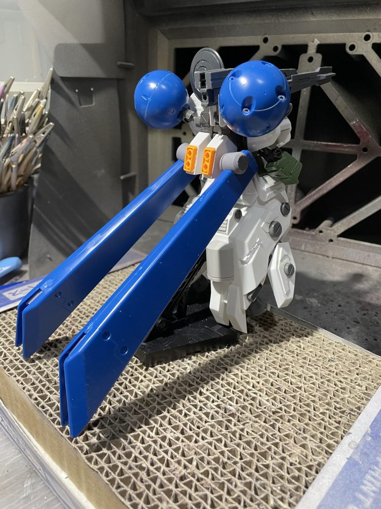 バックパックにマウントを追加して、ドラッツェのパーツを装着しました!