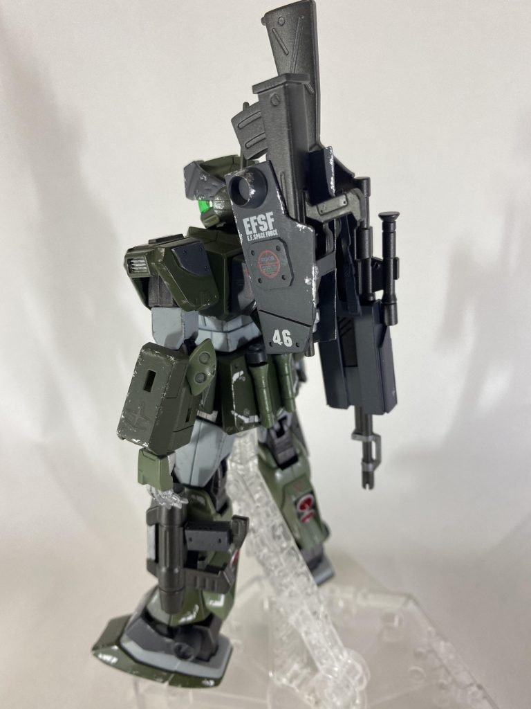 左側はマシンガンラックと脚部のスプレーガンラック。脚部ラックは比較的上手く作れたかなと思います。